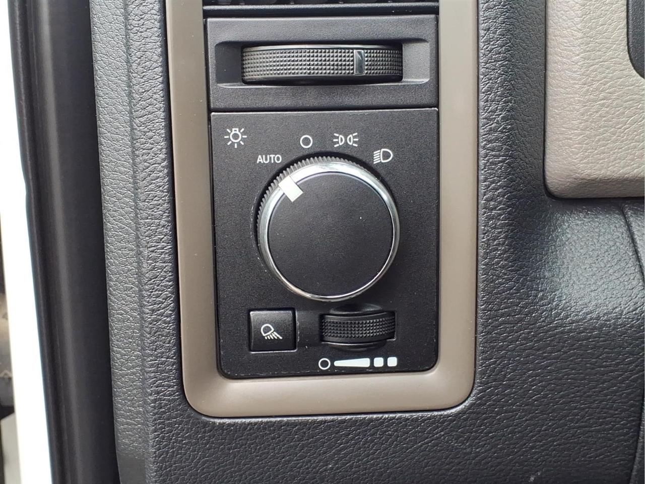 Dodge 2500 4WD Reg Cab 140.5" ST 2012