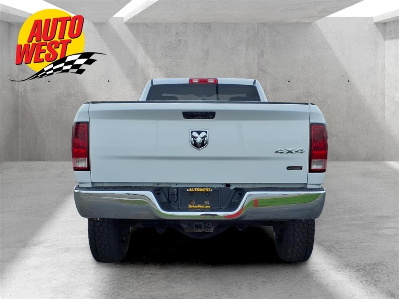 Dodge 2500 4WD Reg Cab 140.5" ST 2012