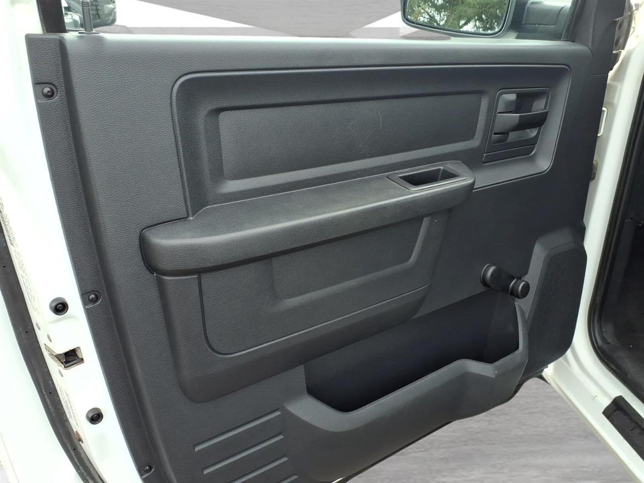 Dodge 2500 4WD Reg Cab 140.5" ST 2012