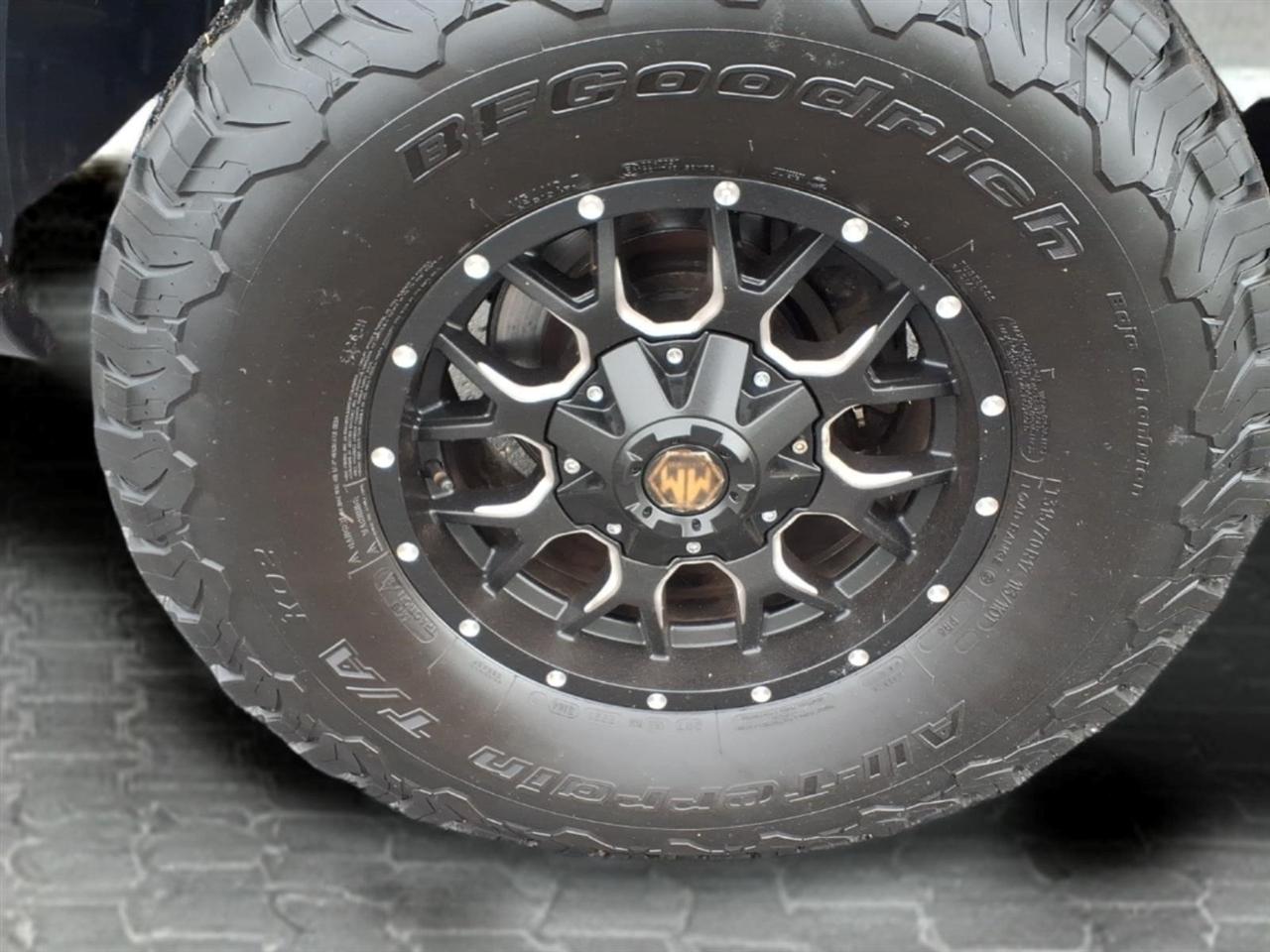 RAM 1500 4WD Crew Cab 140.5" Night 2017