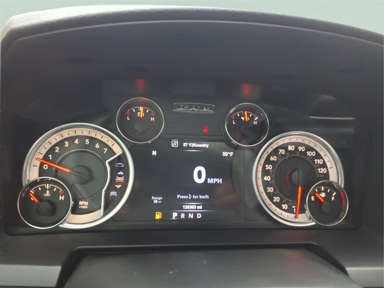 RAM 1500 4WD Crew Cab 140.5" Night 2017