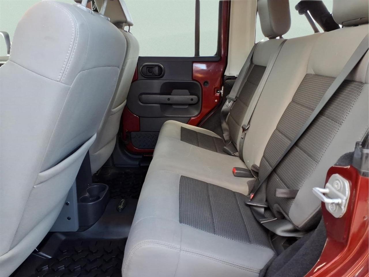 Jeep Wrangler Unlimited 4WD 4dr Sahara 2010