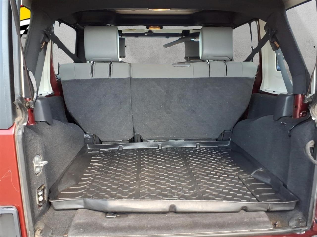 Jeep Wrangler Unlimited 4WD 4dr Sahara 2010