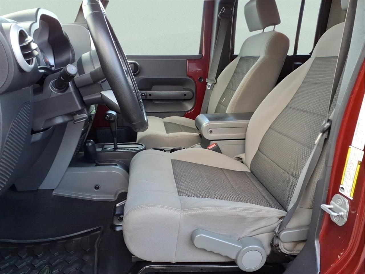 Jeep Wrangler Unlimited 4WD 4dr Sahara 2010
