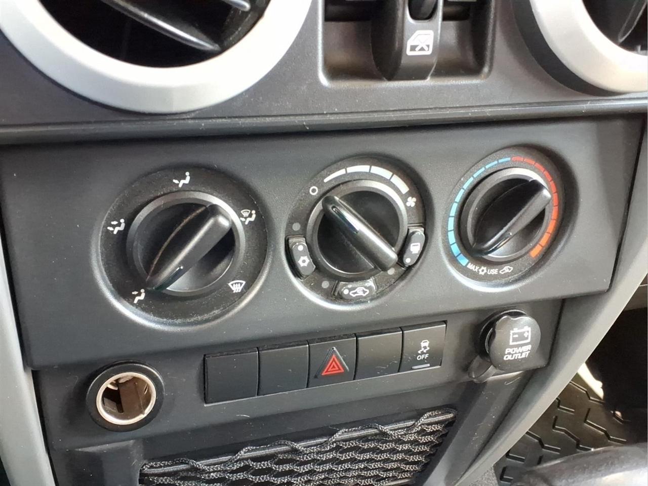 Jeep Wrangler Unlimited 4WD 4dr Sahara 2010