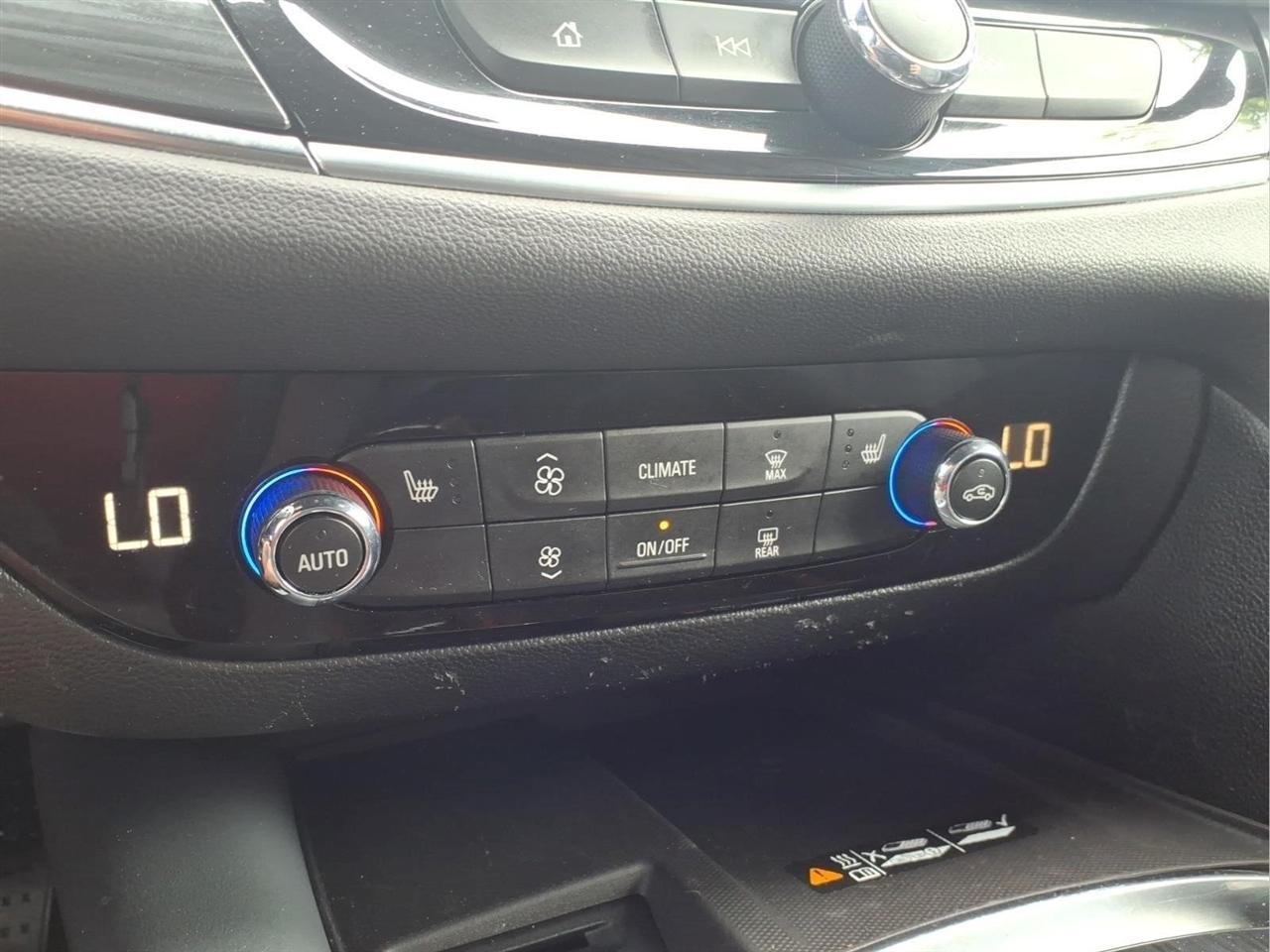 Buick Enclave FWD 4dr Essence 2022
