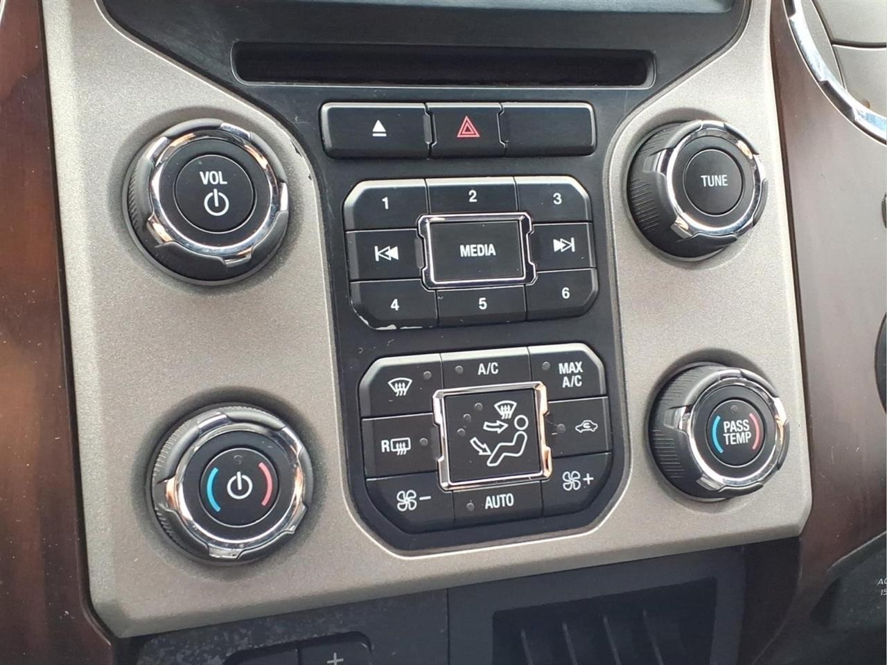 Ford Super Duty F-250 SRW 4WD Crew Cab 156" Lariat 2014