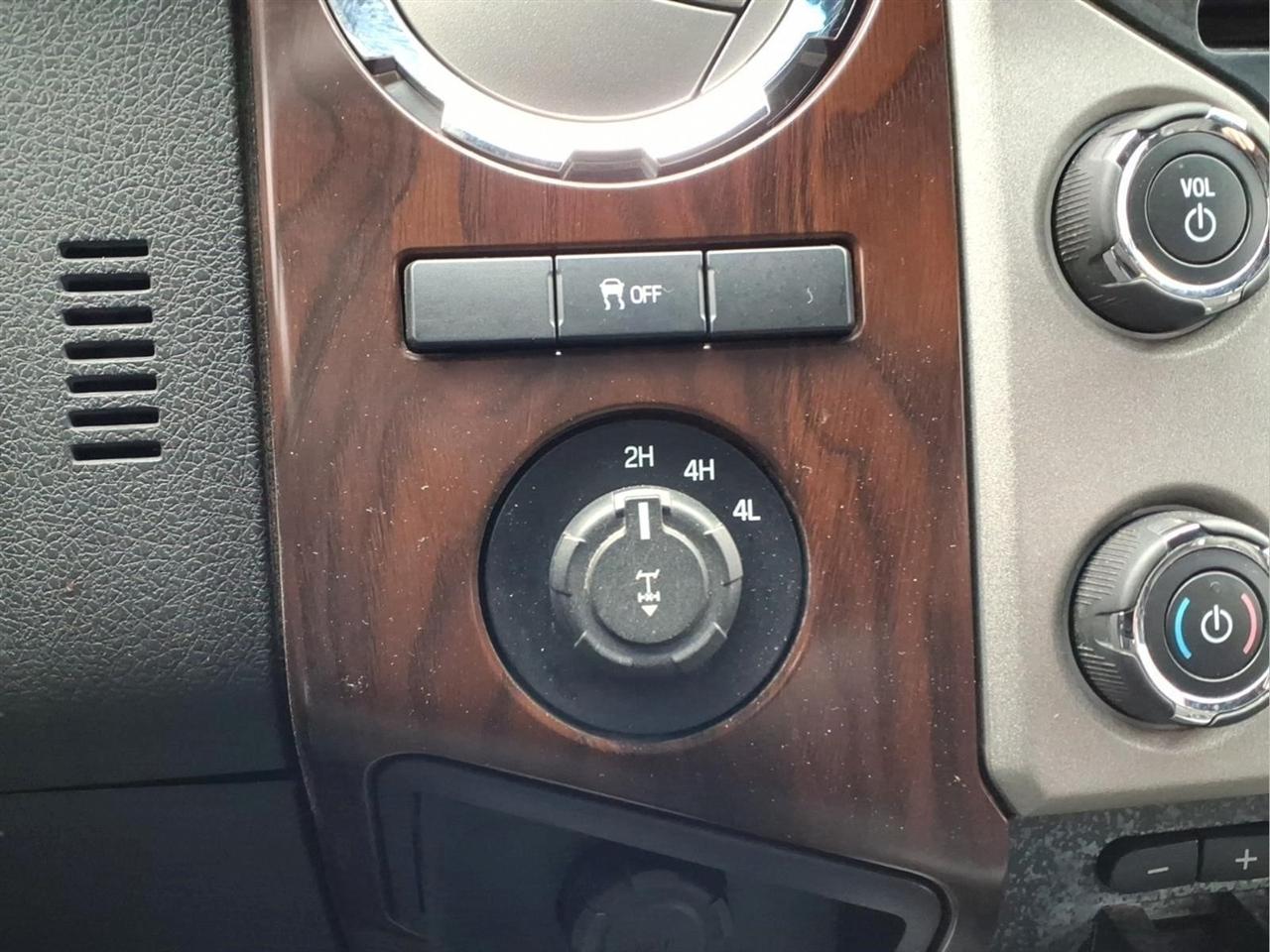 Ford Super Duty F-250 SRW 4WD Crew Cab 156" Lariat 2014