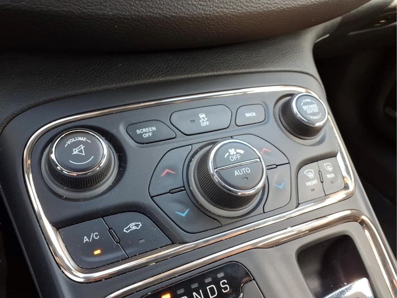 Chrysler 200 4dr Sdn C FWD 2016
