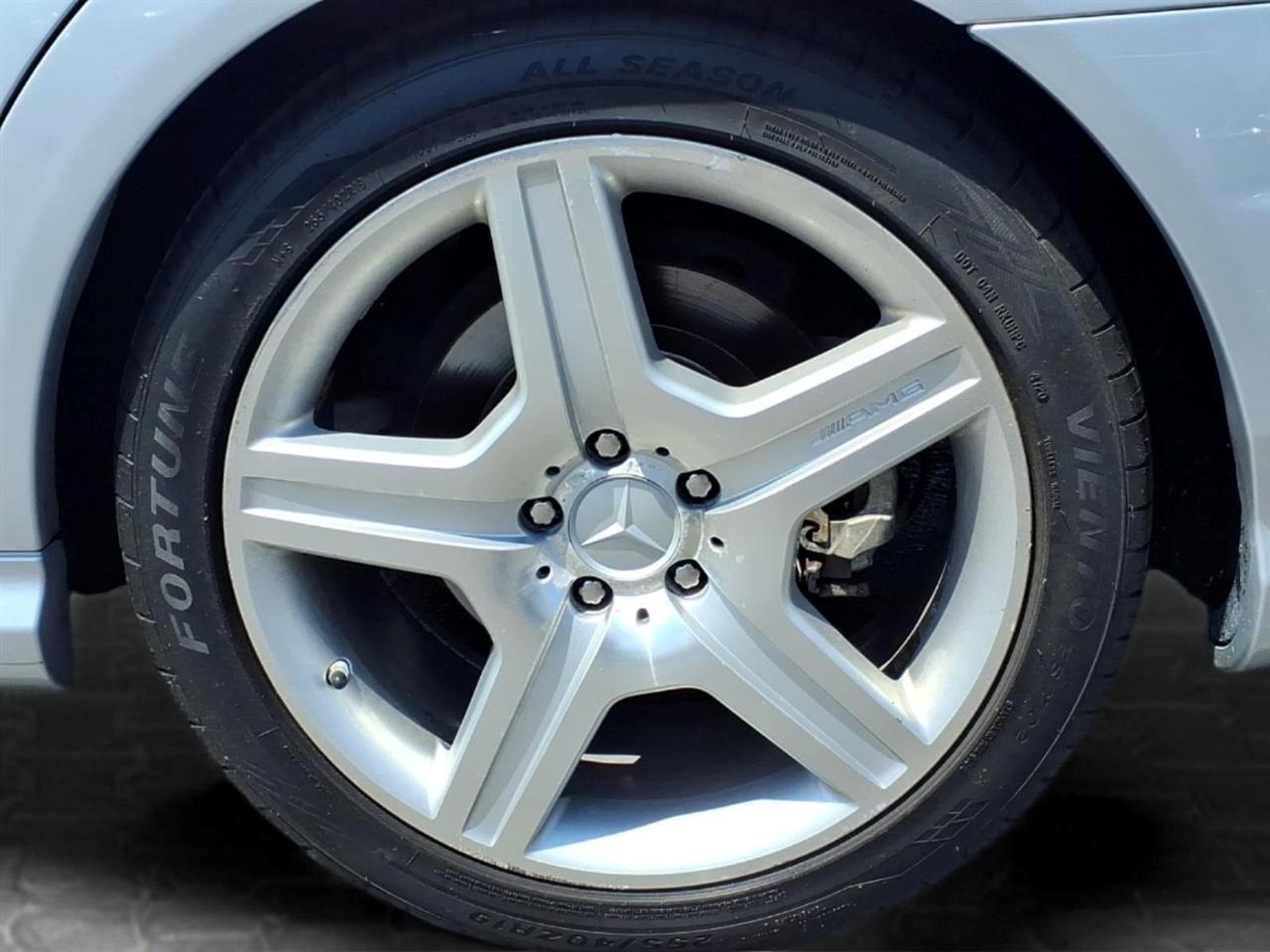 Mercedes-Benz S-Class 4dr Sdn 5.5L V8 4MATIC 2008