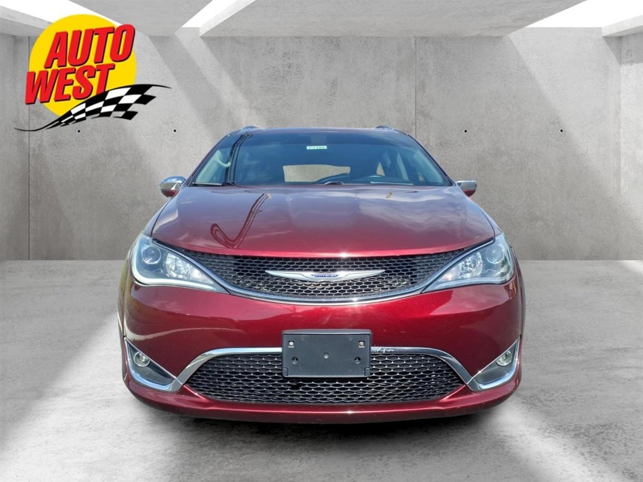 2020 Chrysler Pacifica Limited's photo