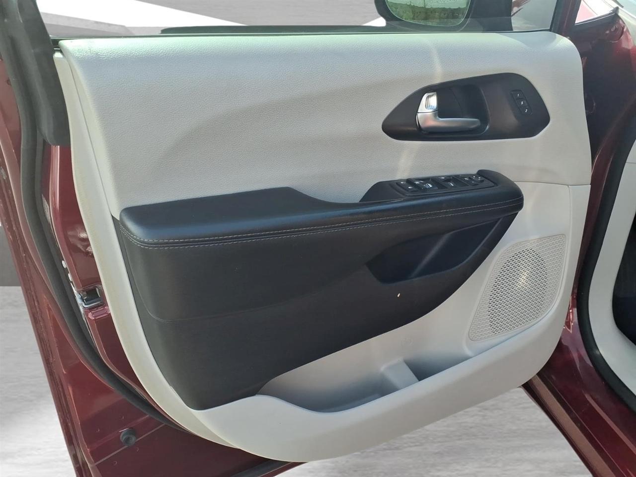 Chrysler Pacifica Limited FWD 2020