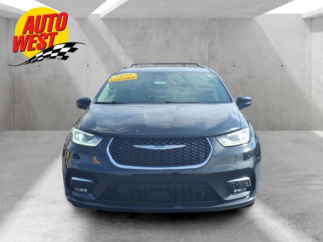 2021 Chrysler Pacifica Hybrid Touring L Hybrid's photo