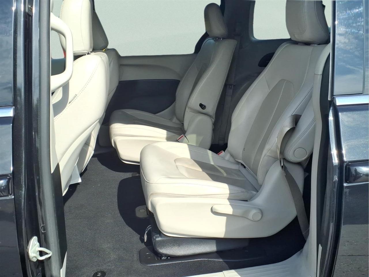 Chrysler Pacifica Hybrid Touring L FWD 2021