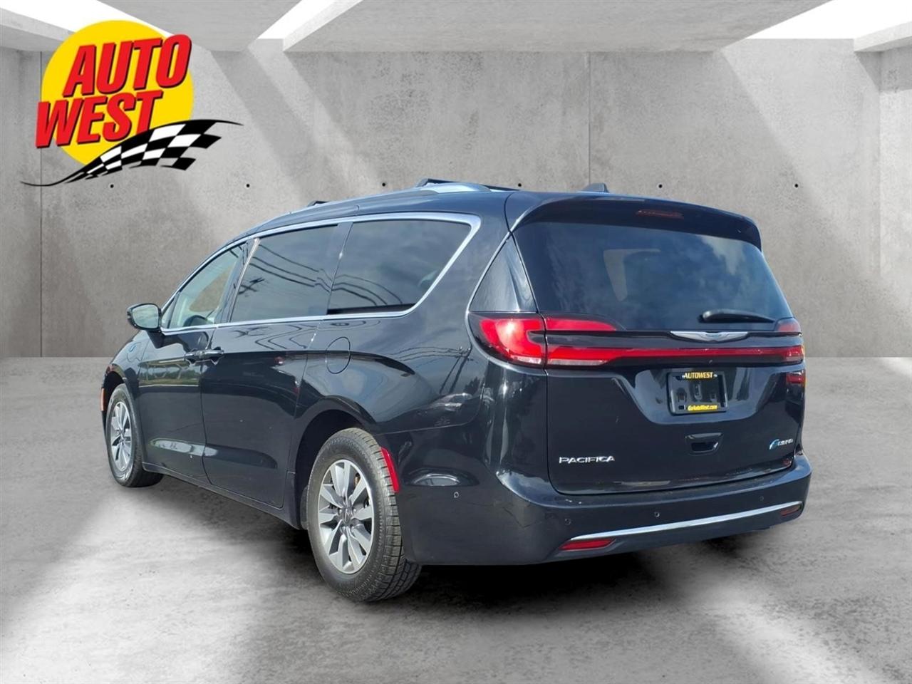 Chrysler Pacifica Hybrid Touring L FWD 2021