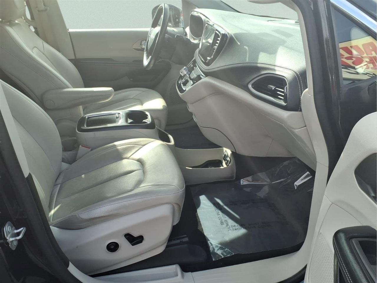 Chrysler Pacifica Hybrid Touring L FWD 2021
