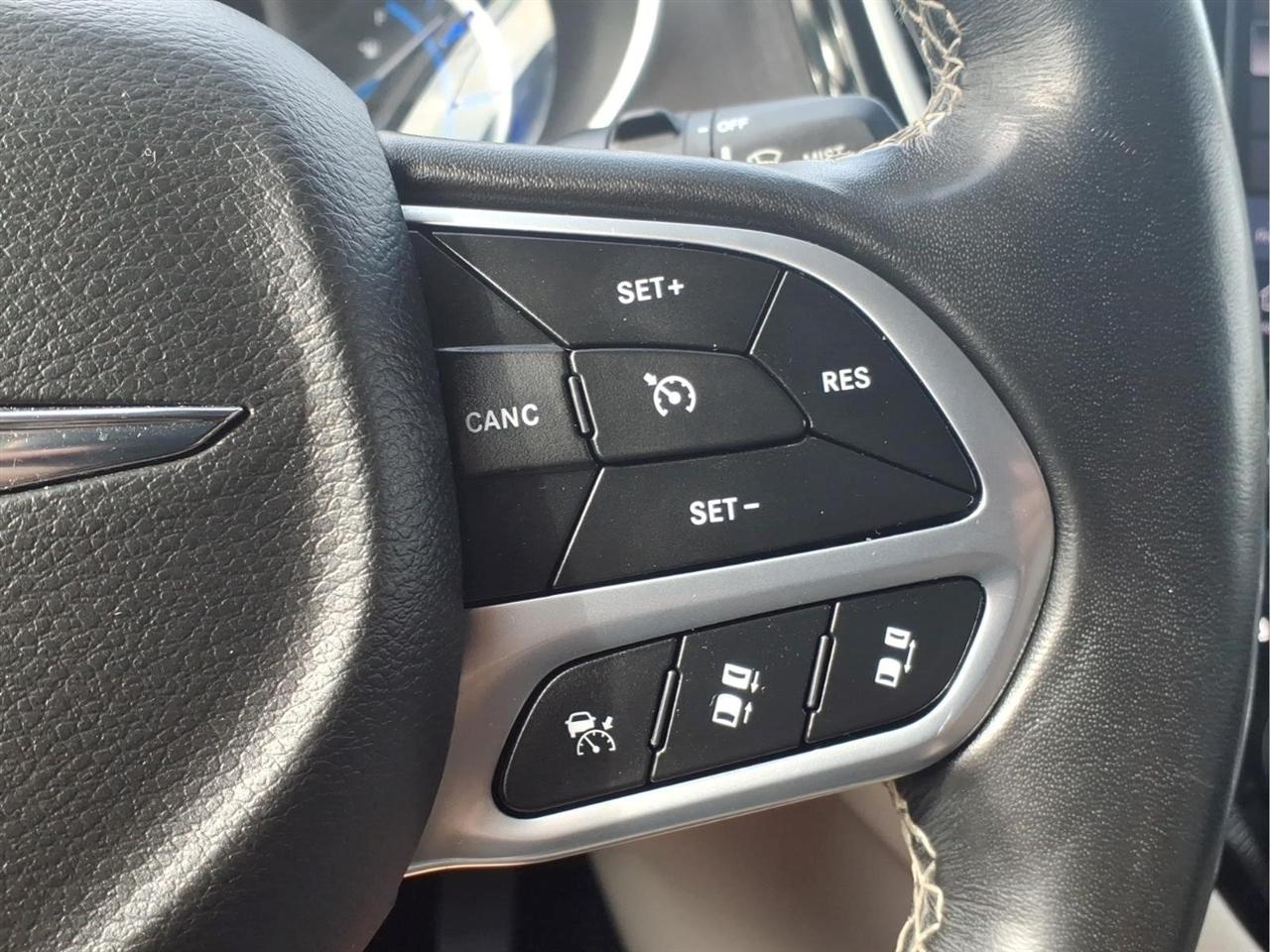 Chrysler Pacifica Hybrid Touring L FWD 2021