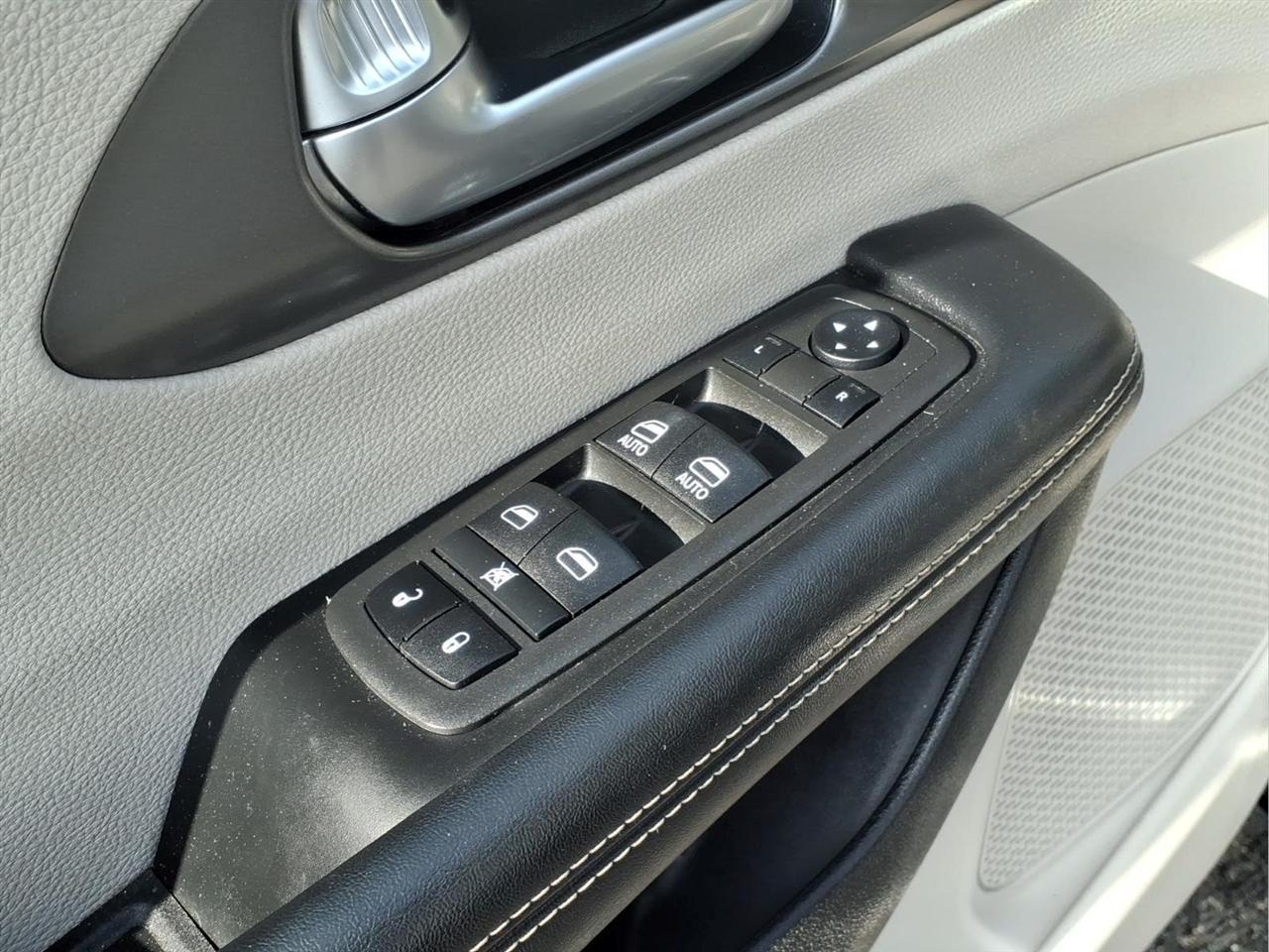 Chrysler Pacifica Hybrid Touring L FWD 2021