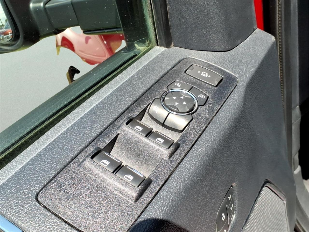 Ford Super Duty F-250 SRW Lariat 4WD SuperCab 8' Box 2022