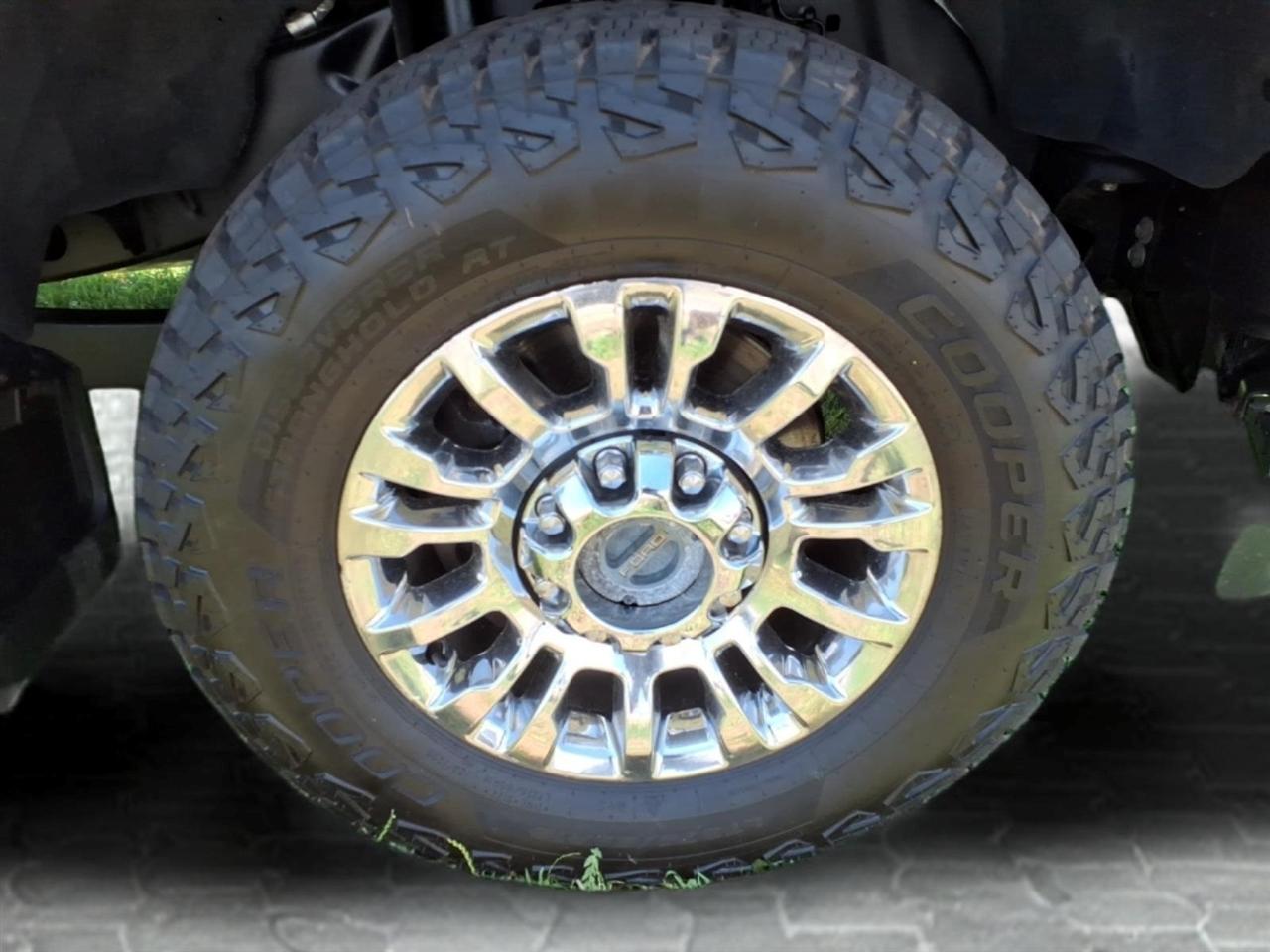 Ford Super Duty F-250 SRW Lariat 4WD SuperCab 8' Box 2022