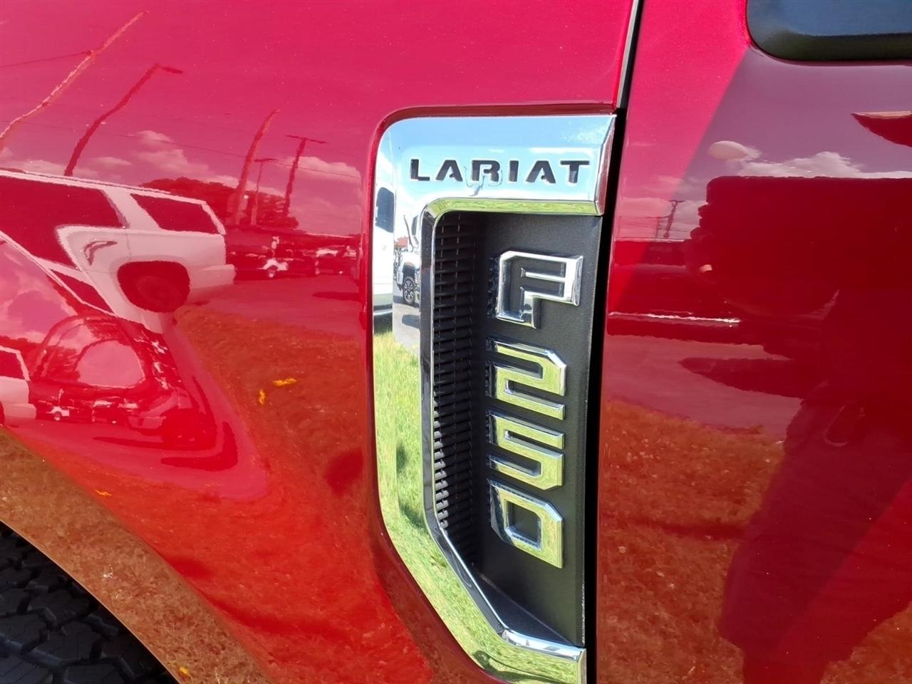 Ford Super Duty F-250 SRW Lariat 4WD SuperCab 8' Box 2022
