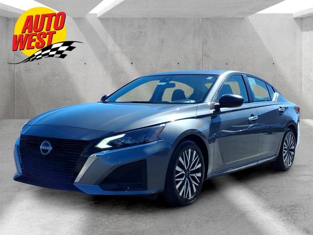 Gray 2025 Nissan Altima Sedan Front-Wheel Drive Continuously Variable Transmission