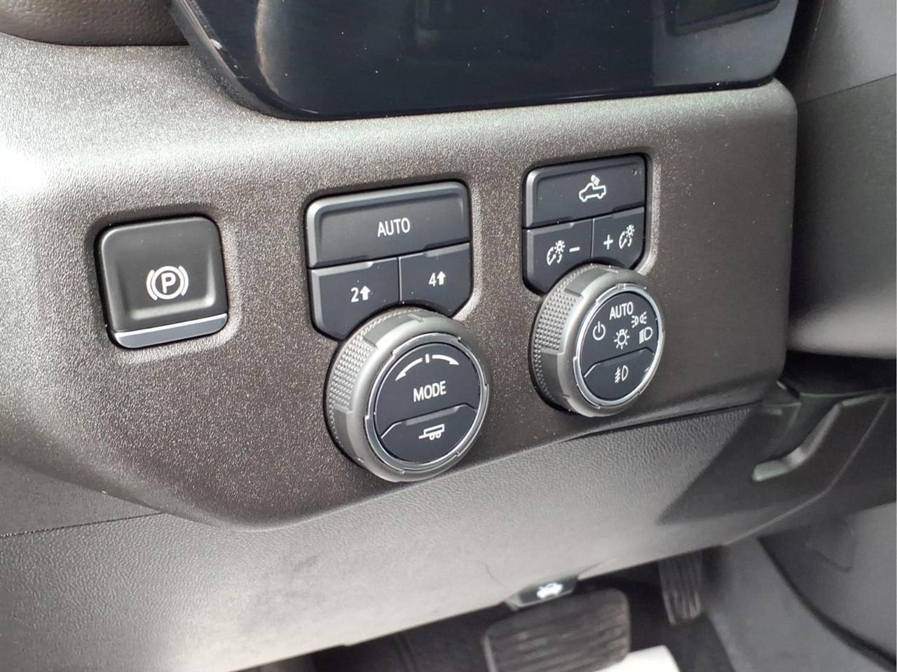 Chevrolet Silverado 1500 4WD Crew Cab 157" RST 2024