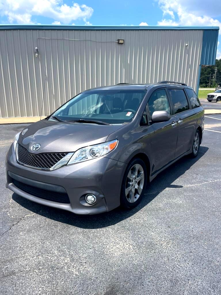 2013 Toyota Sienna SE 8-Passenger
