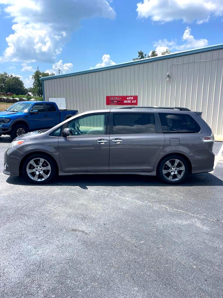 2013 Toyota Sienna photo 2
