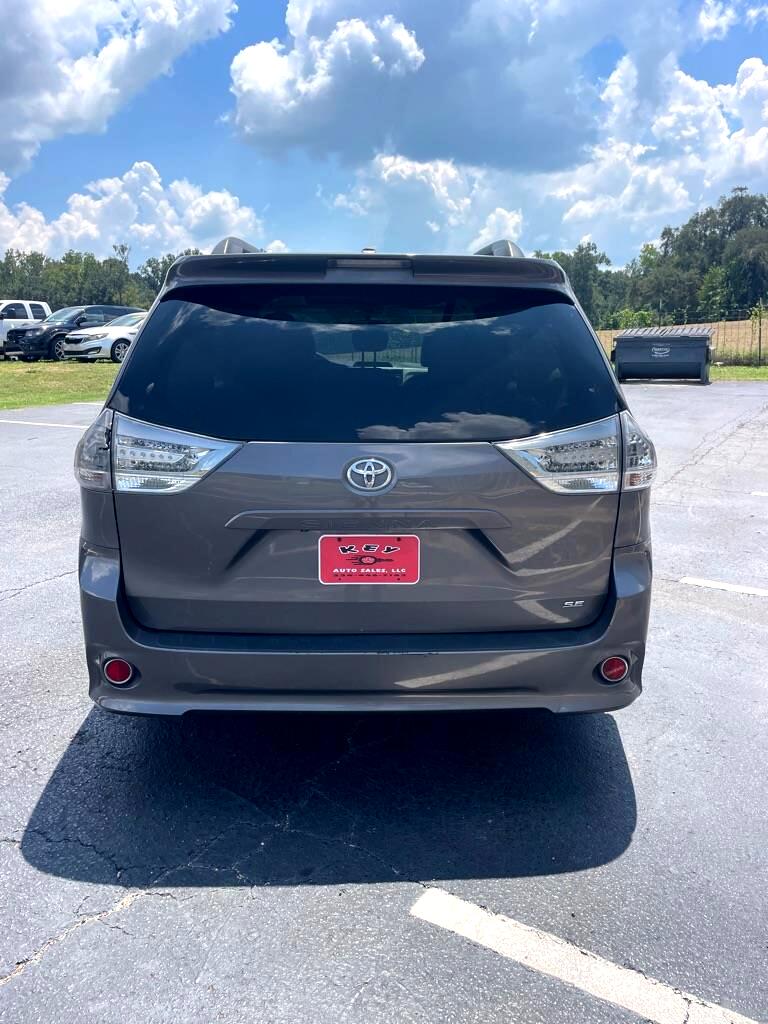 2013 Toyota Sienna photo 3
