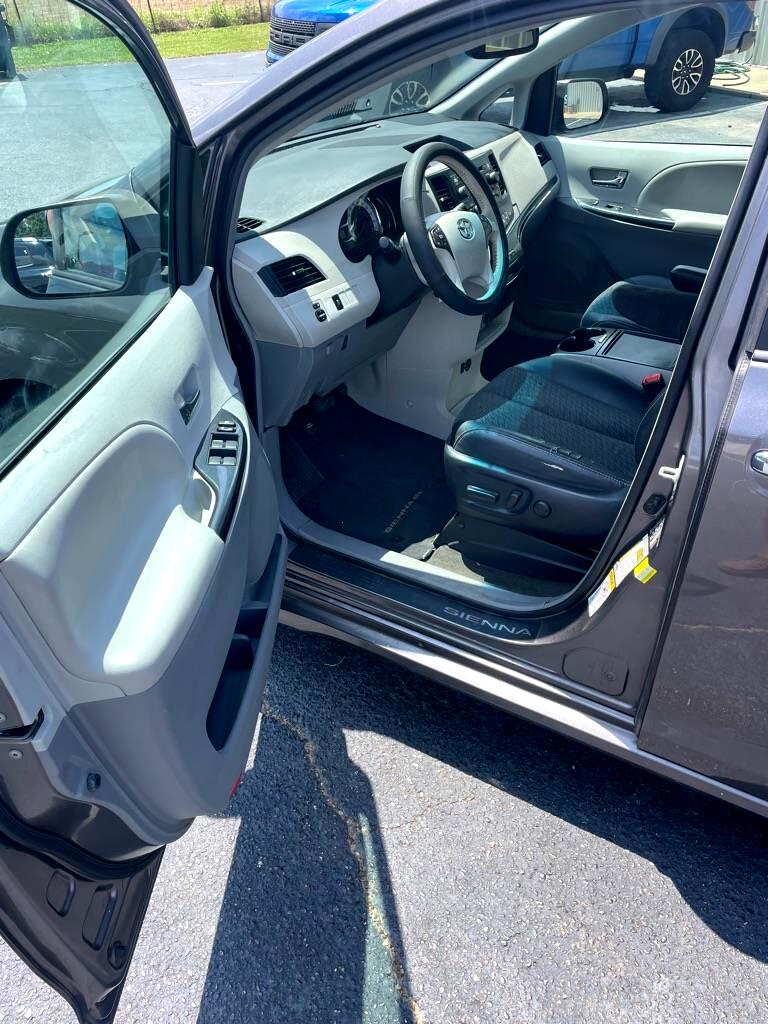 2013 Toyota Sienna photo 4