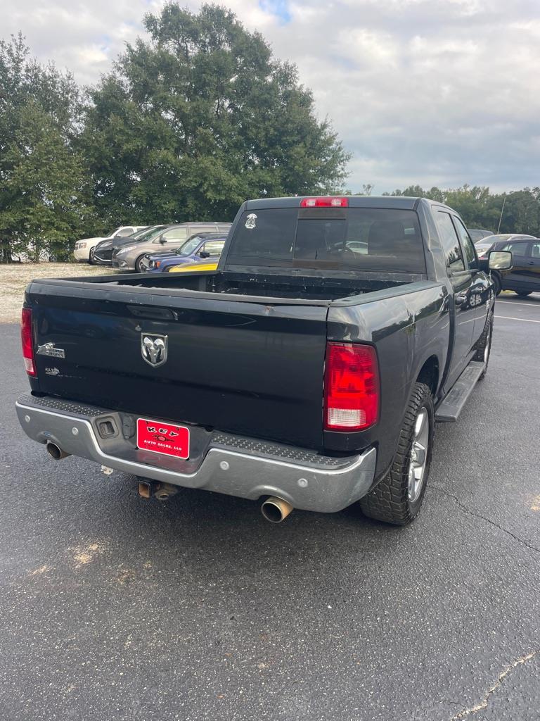 2018 Ram 1500 SLT photo 3