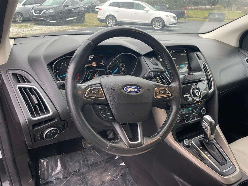 Ford Focus Titanium Hatch 2016