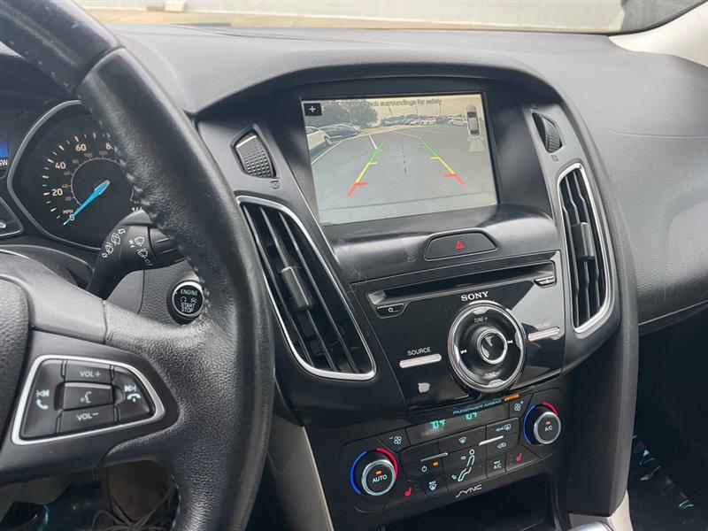 Ford Focus Titanium Hatch 2016