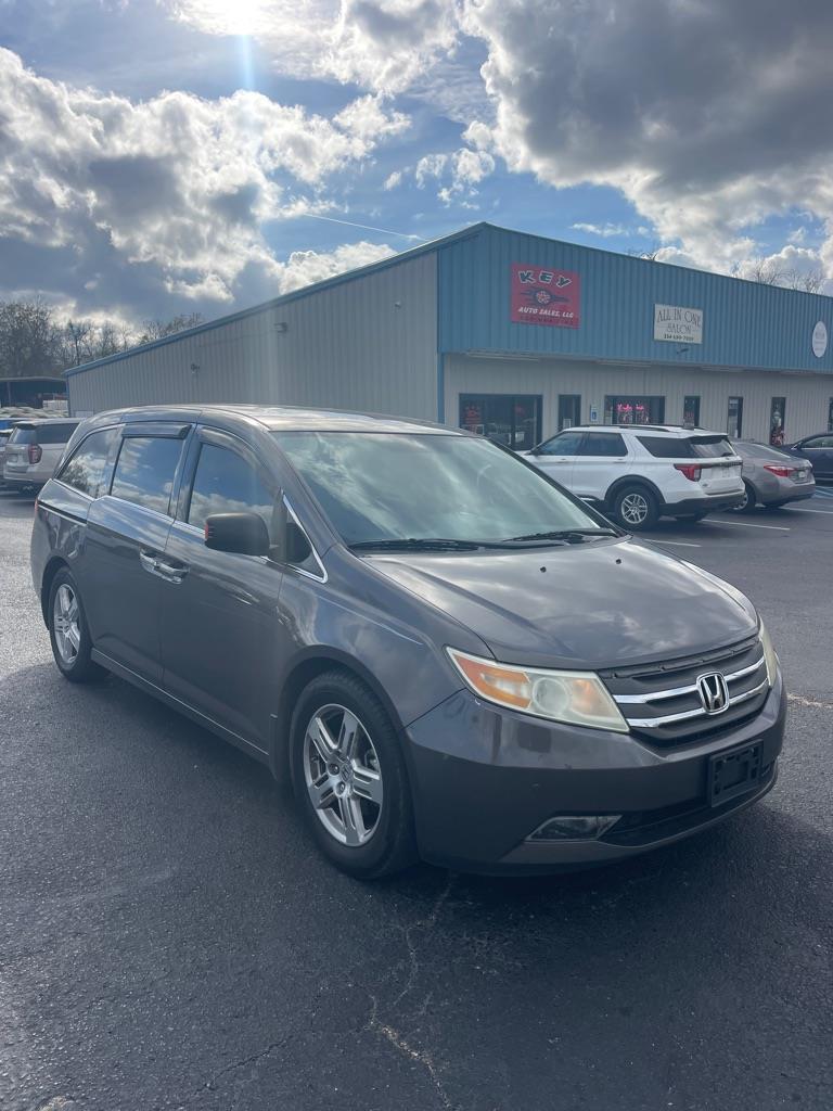 2013 Honda Odyssey Touring's photo