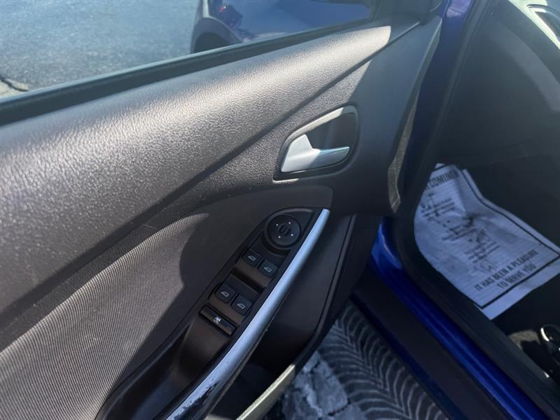 Ford Focus SE Sedan 2013