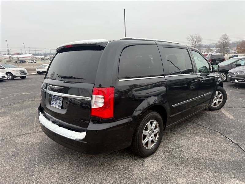 Chrysler Town & Country Touring 2013