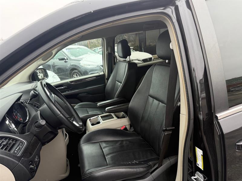 Chrysler Town & Country Touring 2013