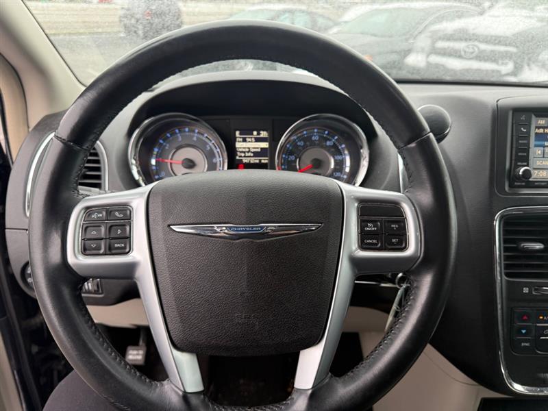 Chrysler Town & Country Touring 2013