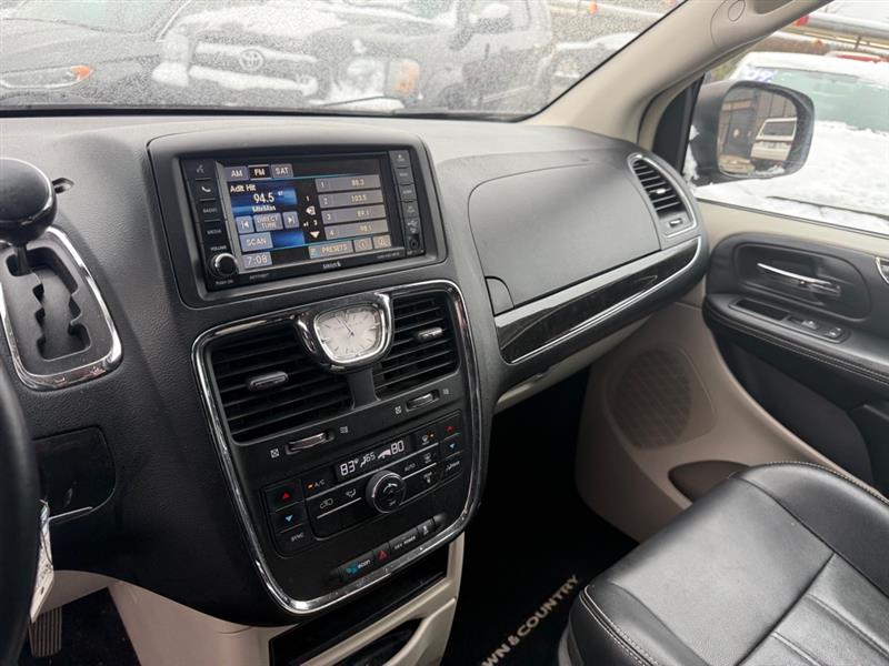 Chrysler Town & Country Touring 2013