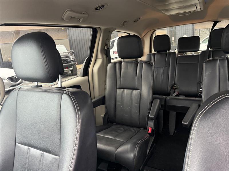 Chrysler Town & Country Touring 2013