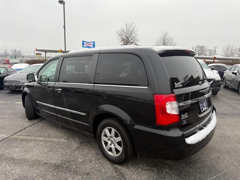 Chrysler Town & Country Touring 2013