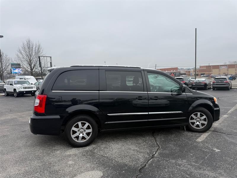 Chrysler Town & Country Touring 2013