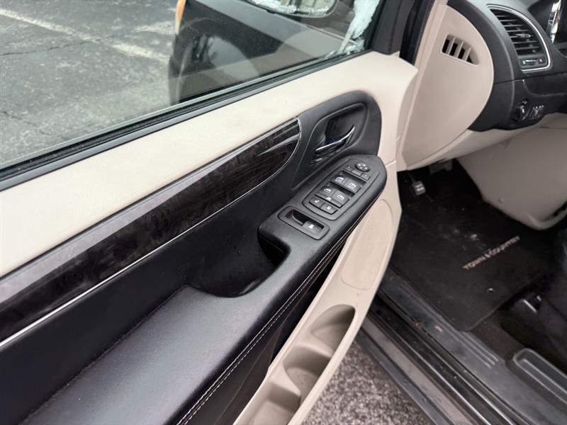 Chrysler Town & Country Touring 2013