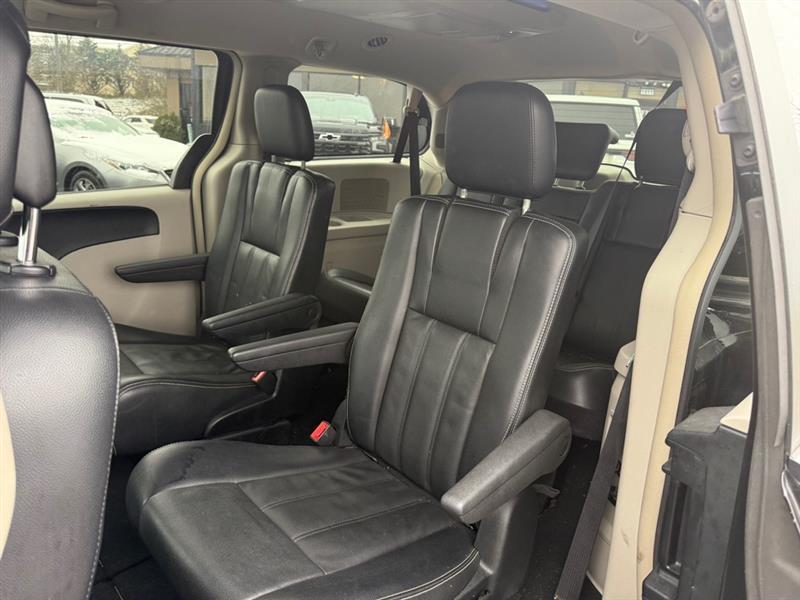 Chrysler Town & Country Touring 2013