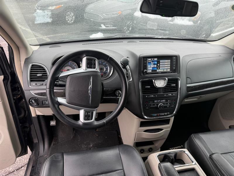 Chrysler Town & Country Touring 2013