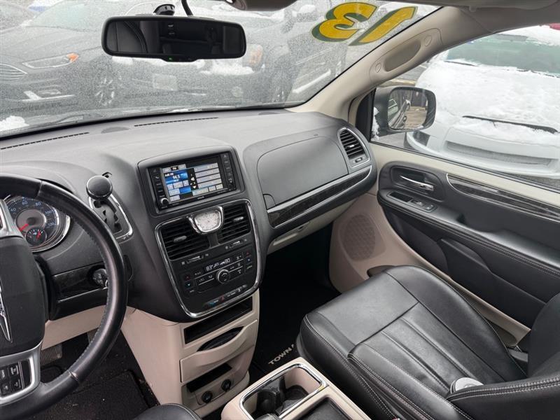 Chrysler Town & Country Touring 2013