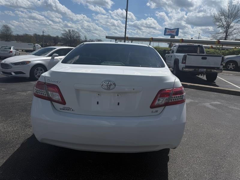 Toyota Camry Base 6-Spd AT 2011