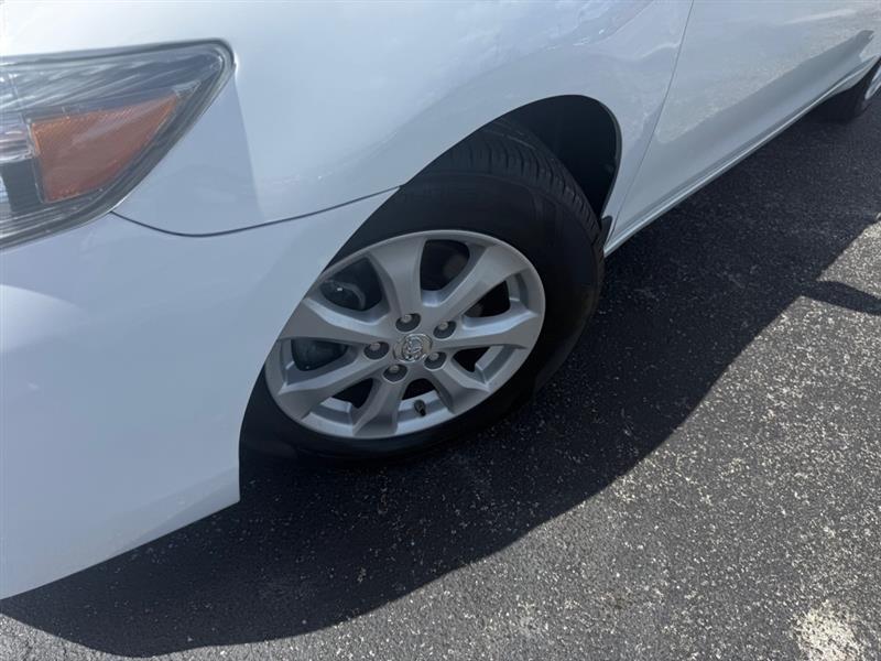 Toyota Camry Base 6-Spd AT 2011