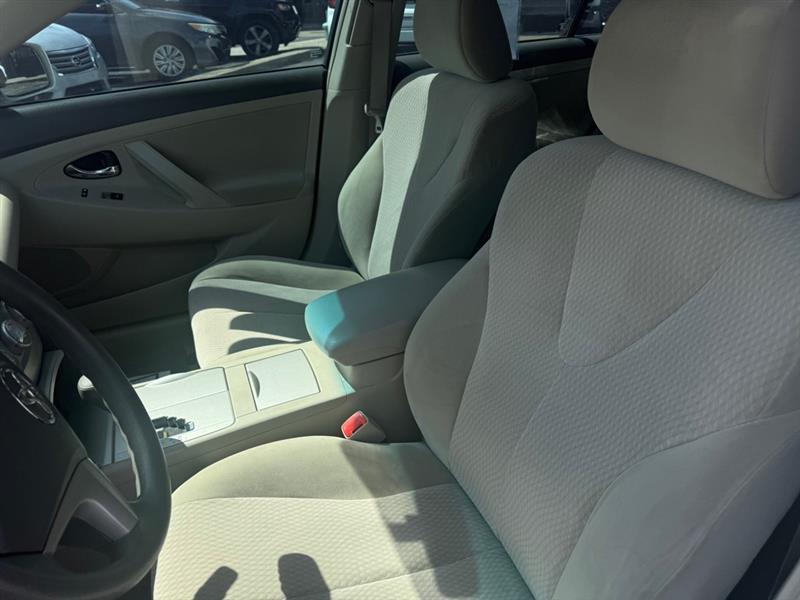 Toyota Camry Base 6-Spd AT 2011